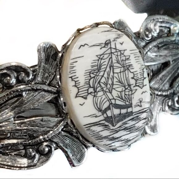 Whiting and Davis silvertone scrimshaw bracelet - Picture 1 of 13